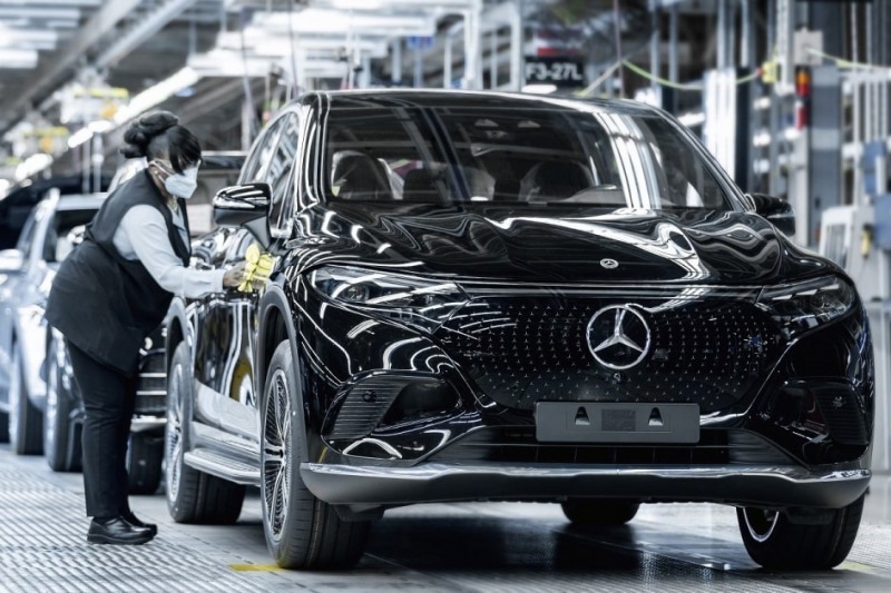 Mercedes-Benz выделит €1 млрд на адаптацию производства под детали для электрокаров