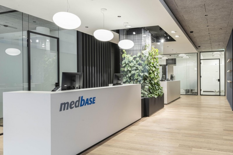 Онлайн-аптека Zur Rose продала швейцарский бизнес Medbase за $393 млн