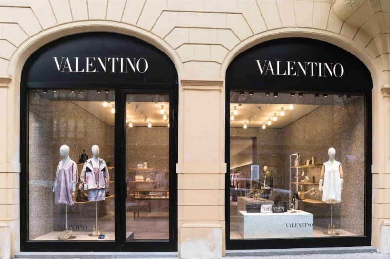 Владелец Gucci покупает 30% акций итальянского модного бренда Valentino за €1,7 млрд | InVenture